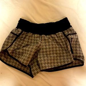 Lululemon size 4 shorts !